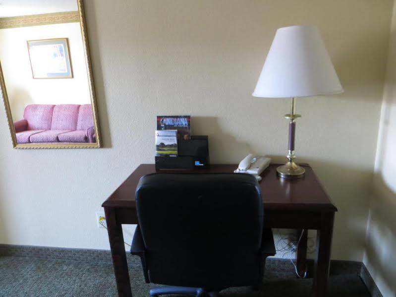 Super 8 By Wyndham Indianapolis/Ne/Castleton Area Hotel Exterior foto