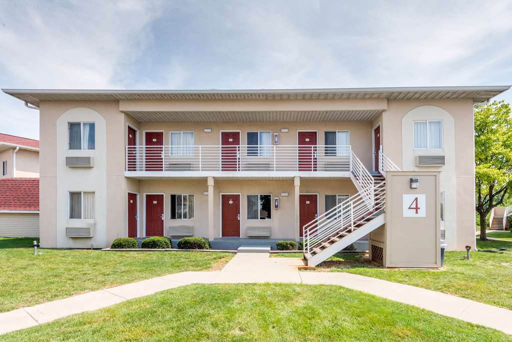 Super 8 By Wyndham Indianapolis/Ne/Castleton Area Hotel Exterior foto