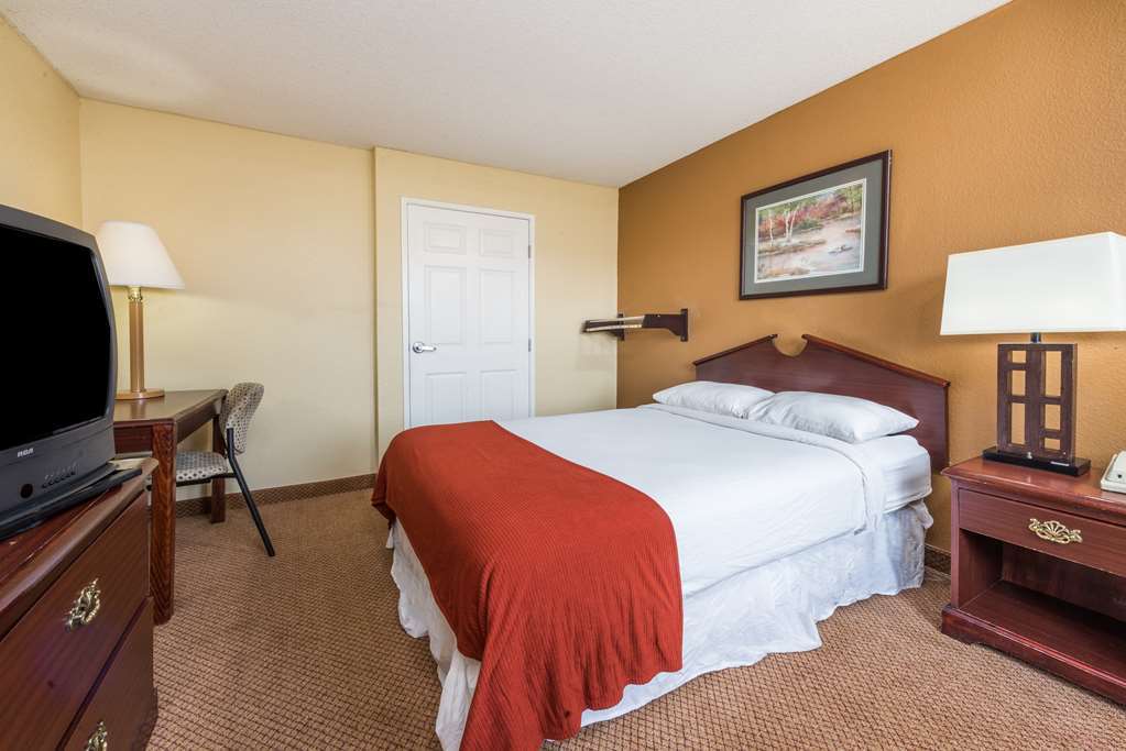Super 8 By Wyndham Indianapolis/Ne/Castleton Area Hotel Cameră foto